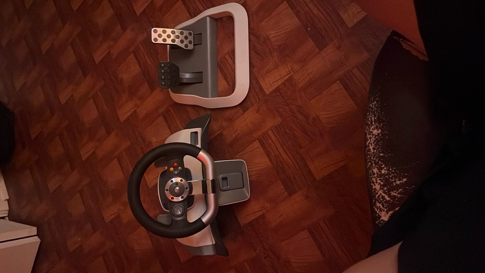 Xbox 360 Steeering Wheel And Pedals