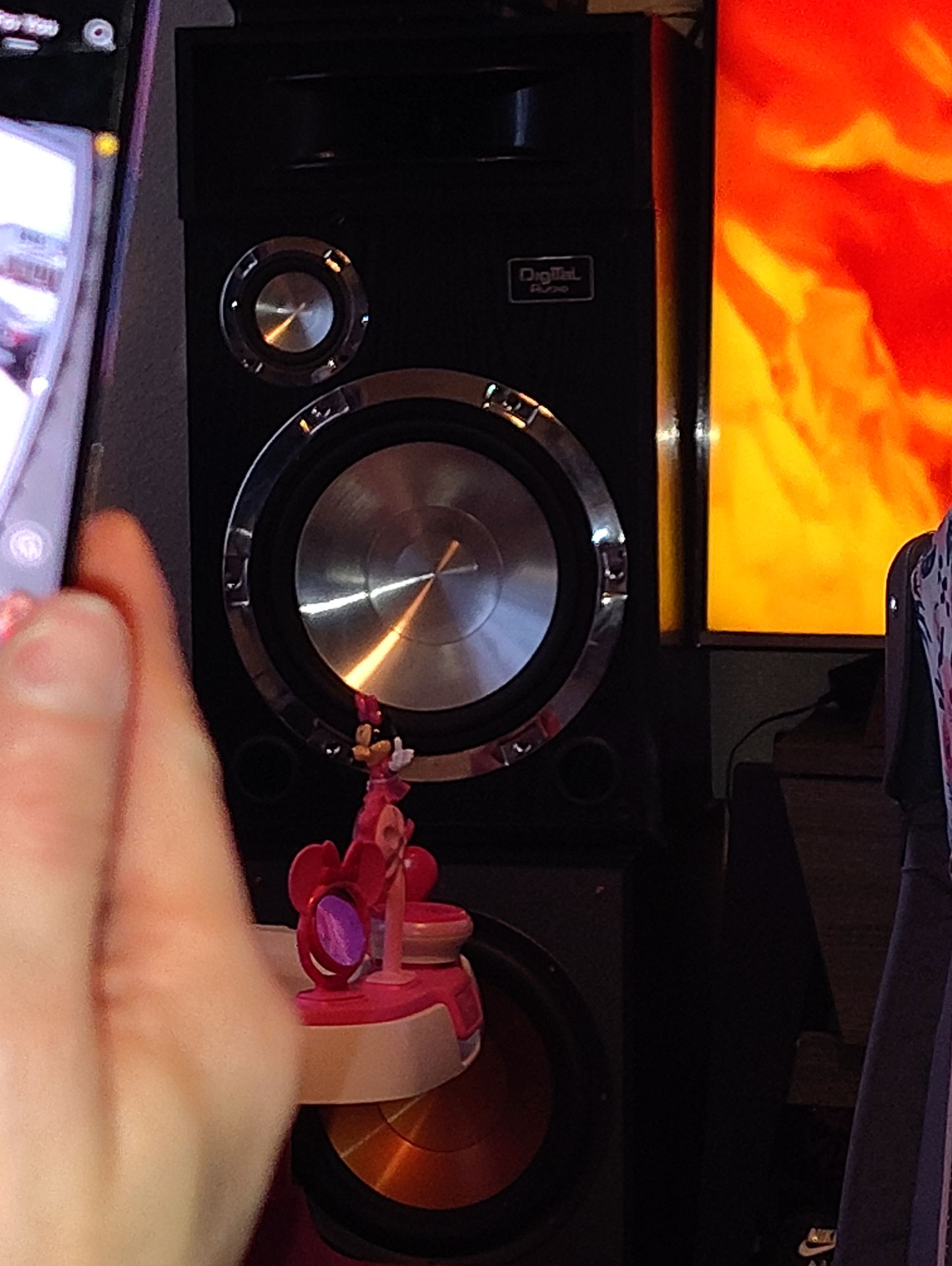 two big speakers and one sub woofer