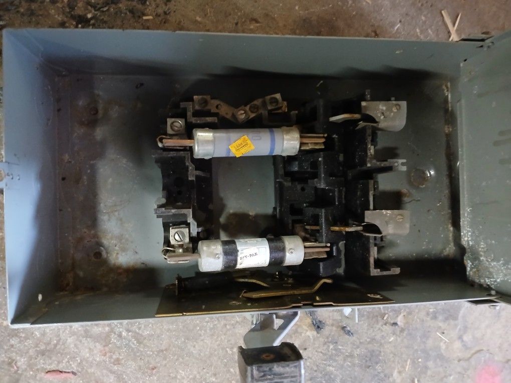 220 Breakers With Box
