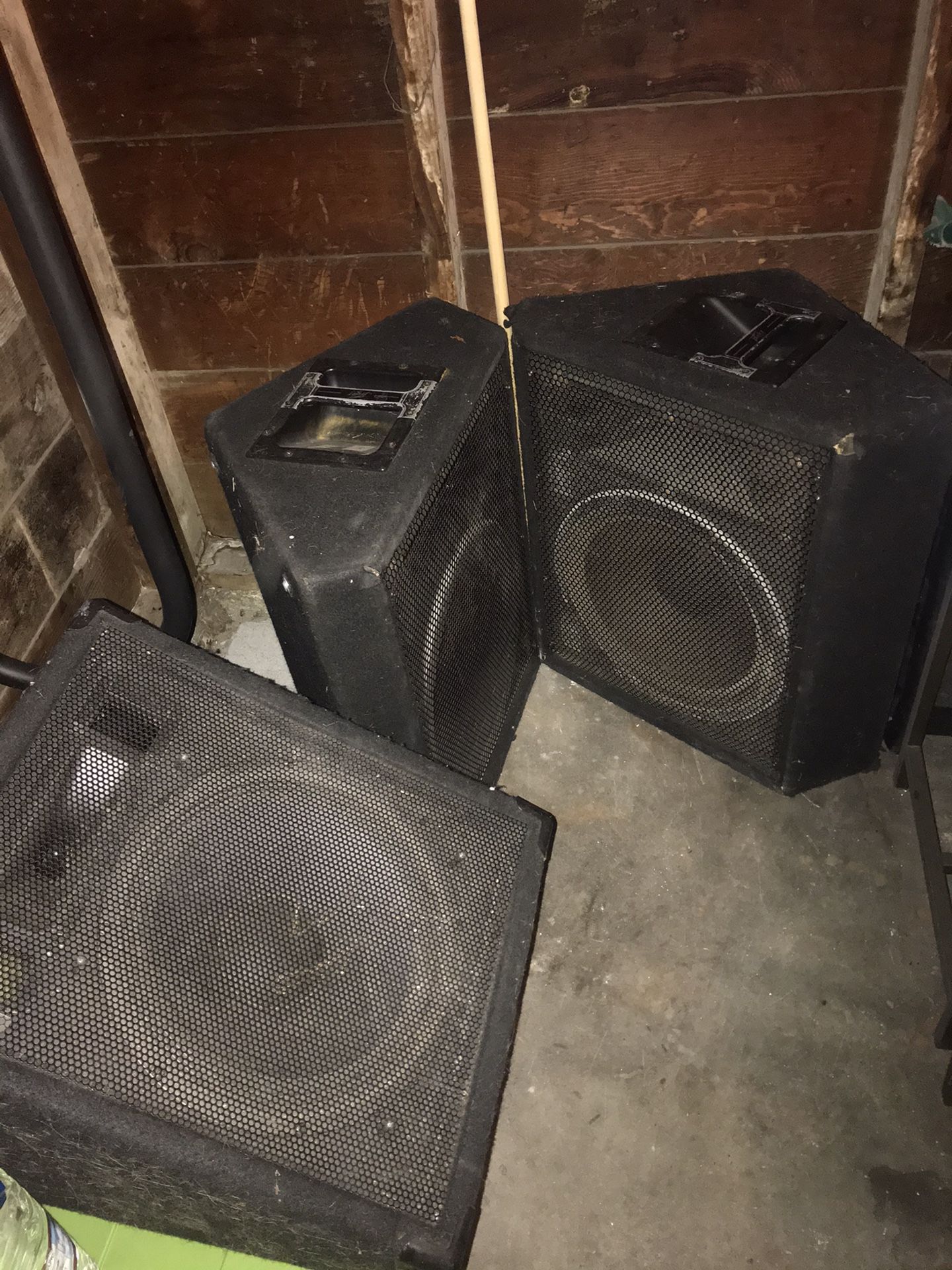 Peavey PA floor monitors and Behringer power amp