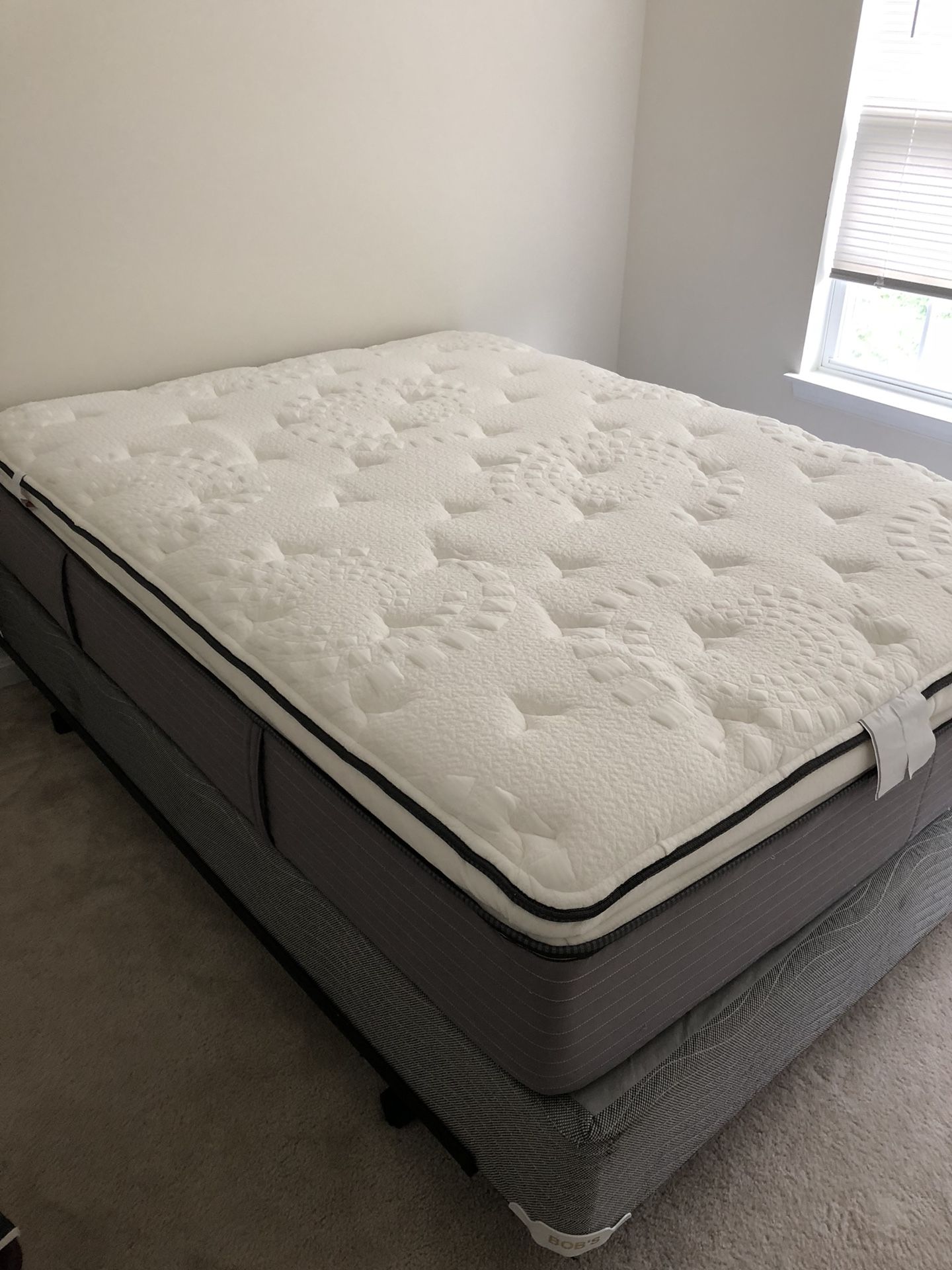 LIKE BRAND NEW Bob’s “Attitude” gel/pillow top QUEEN mattress w/boxspring and frame
