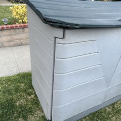2 Rubbermaid Sheds 
