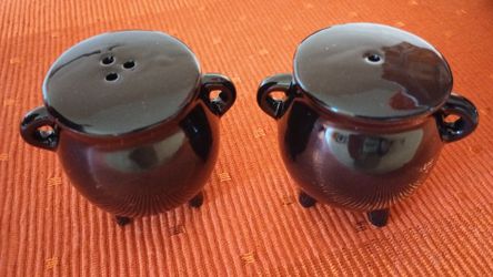Cauldron Salt & Pepper Shakes