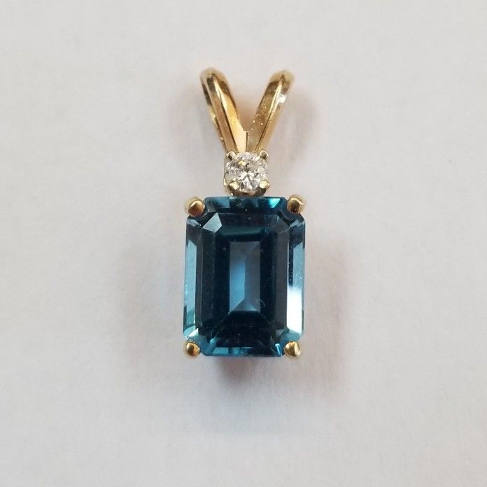 Pendant Blue Topaz And Diamond