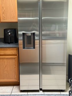 Samsung Stainless Steel Side-by-Side Refrigerator – Ice & Water Dispenser