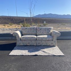 *Like New* Loveseat Couch (Delivery Available)