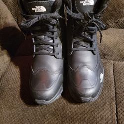 Mens Size 8 Thermoball ECO Boots. Minor Little Scuff Marks On Toe Area Other Than That In Very Good Condition. 