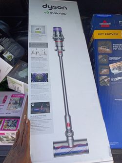 Dyson V9 Motorbar Cordless Vacuum box.