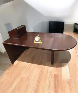 Classic Mahogany Bullet Desk – From $150 📦 Florida