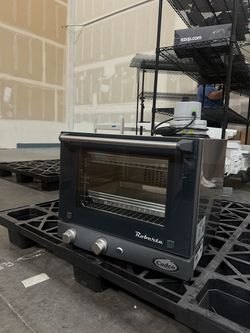 Cadco Roberta OV-003 commercial countertop convection oven.