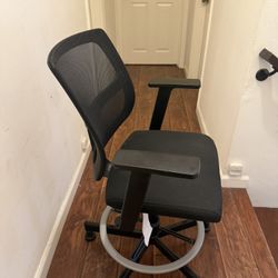 Like-New Black Office Chair – Barely Used
