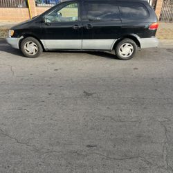 2000 Toyota Sienna