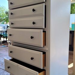 Real Solid Wood Dresser. Nice!!