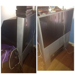 40 inch screen SONY tv !! NOT FLAT SCREEN