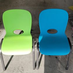 2 Stackable Kids Chairs