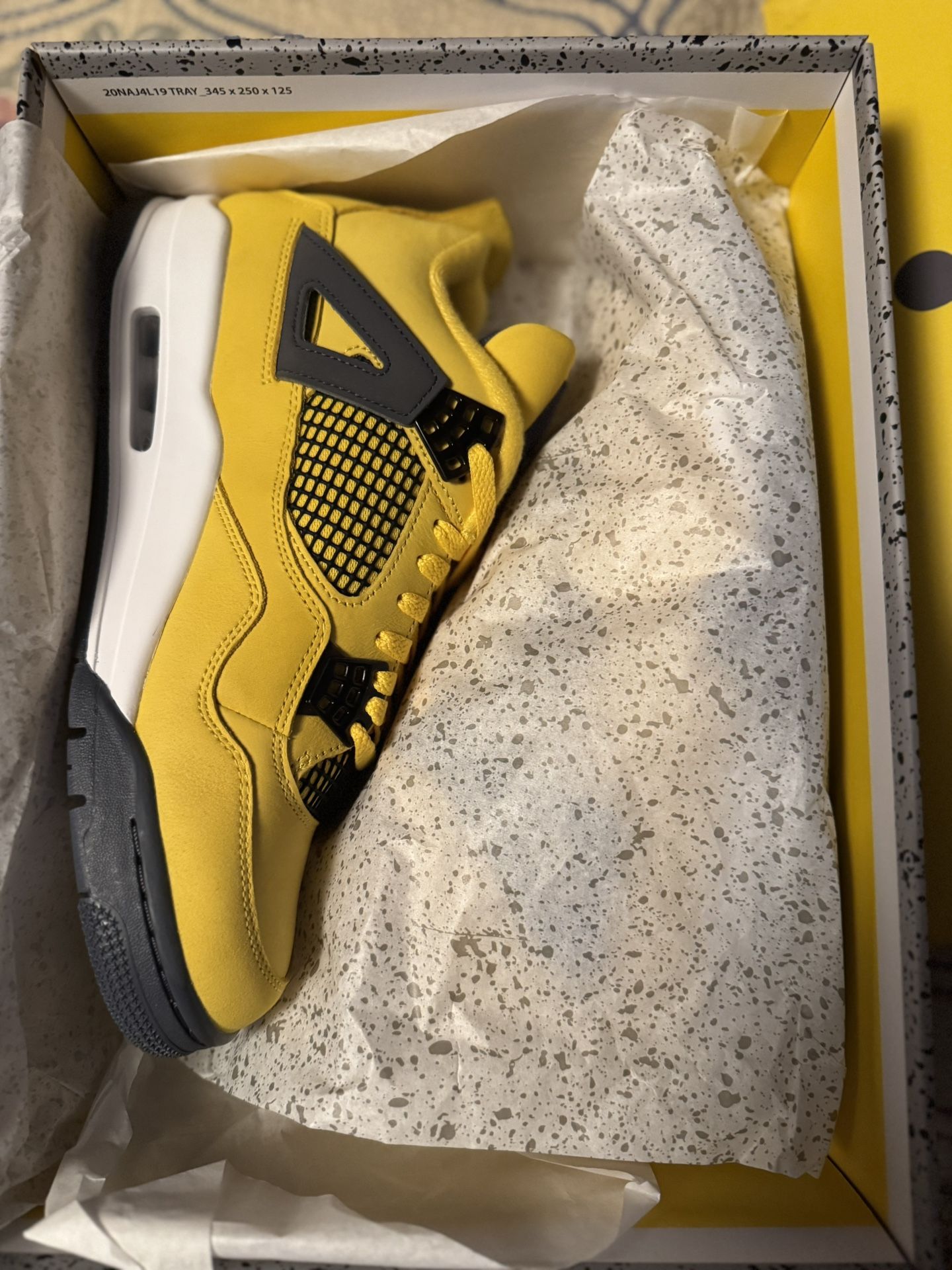 Brand-New DS Nike Air Jordan Retro 4 Lightning Size 10 Men’s 