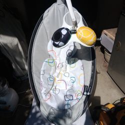 !! Baby Swing  By 4 Mom's 