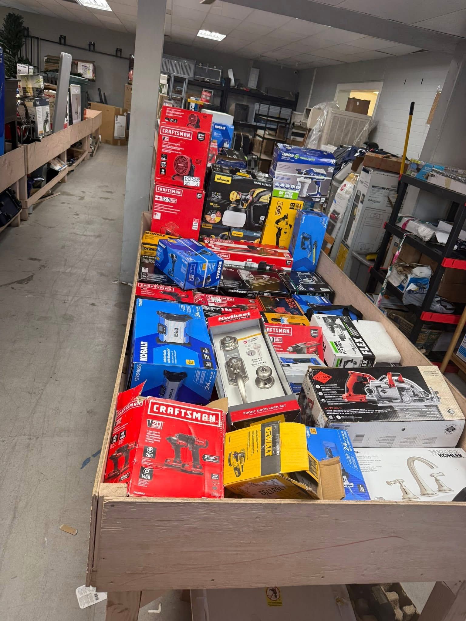 Hey guys! 🔥 You ready for tomorrow or what?! It’s Friday $35 bins sale! 💥 And guess what — buy 5 items, get 1 FREE! 🙌 Sí, ¡compra cinco y el sexto