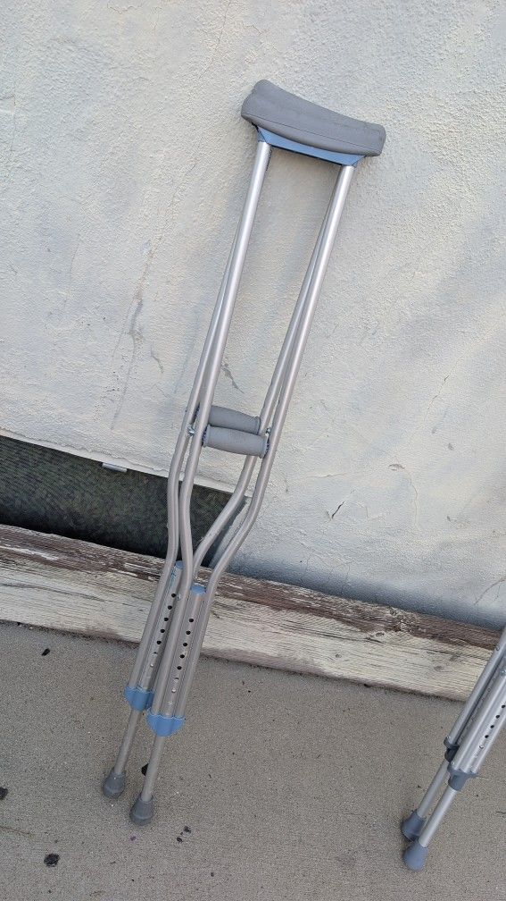 Crutches Adjustable Crutch Pair $15 Firm 
