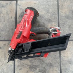 Milwaukee M18 FUEL 30-Degree Framing Nailer
