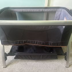 Modern Baby Bassinet 