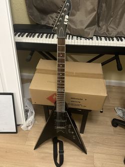 ESP LTD V-200 Black Flying V Guitar 
