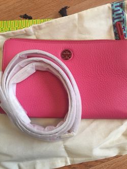 Fuschia Tory BURCH Crossbody or wristlet. Brand new never been worn.