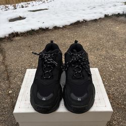 Balenciaga Triple S Black size 46