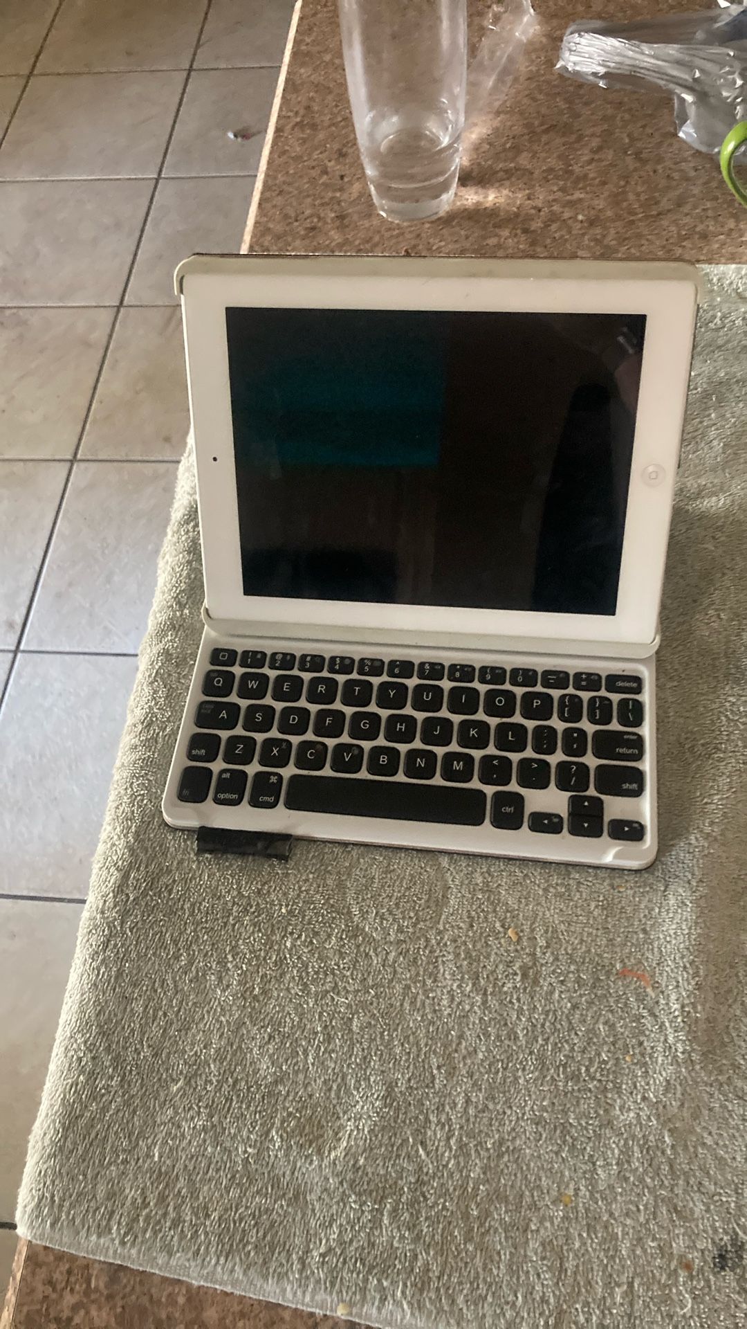 Apple iPad With Keyboard