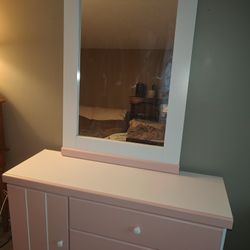 Kids Dresser W/mirrors 