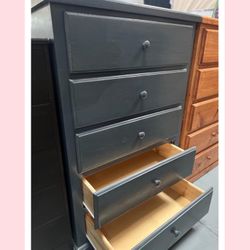 Dresser/ Five drawers dresser