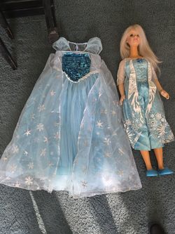DISNEY FROZEN DRESS SZ 7 KIDS W/1992 COLLECTOR ME SIZE BARBIE,with real eye lashes But NOT ORIGINAL CLOTHES SEE DESCRIPTION