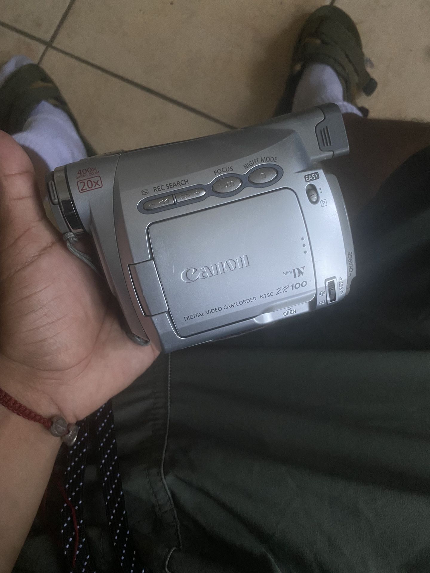 Canon ZR100 Mini DV Digital Video Camcorder