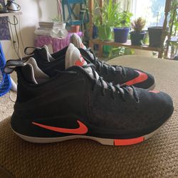 Lebron Witness 2’s From Nike Men’s Size 10
