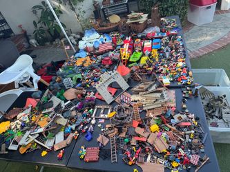 Vintage Playmobil lot 140 figure 6 animals, multiple castles and vehicles