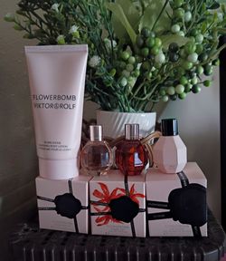 Flower Bomb Viktor & Rolf mini perfume set (4)