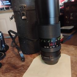 Vivitar Lens  W/Case