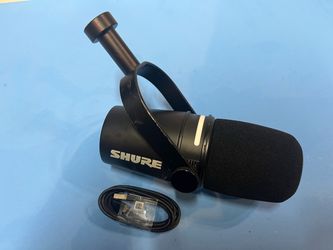 SHURE MV7+ podcasting, Recording, Live Streaming microphone USB-C/XLR dynamic Mic, voice isolating