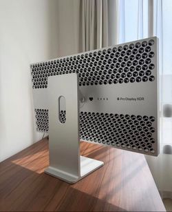 Apple Pro Display XDR + Pro Stand
