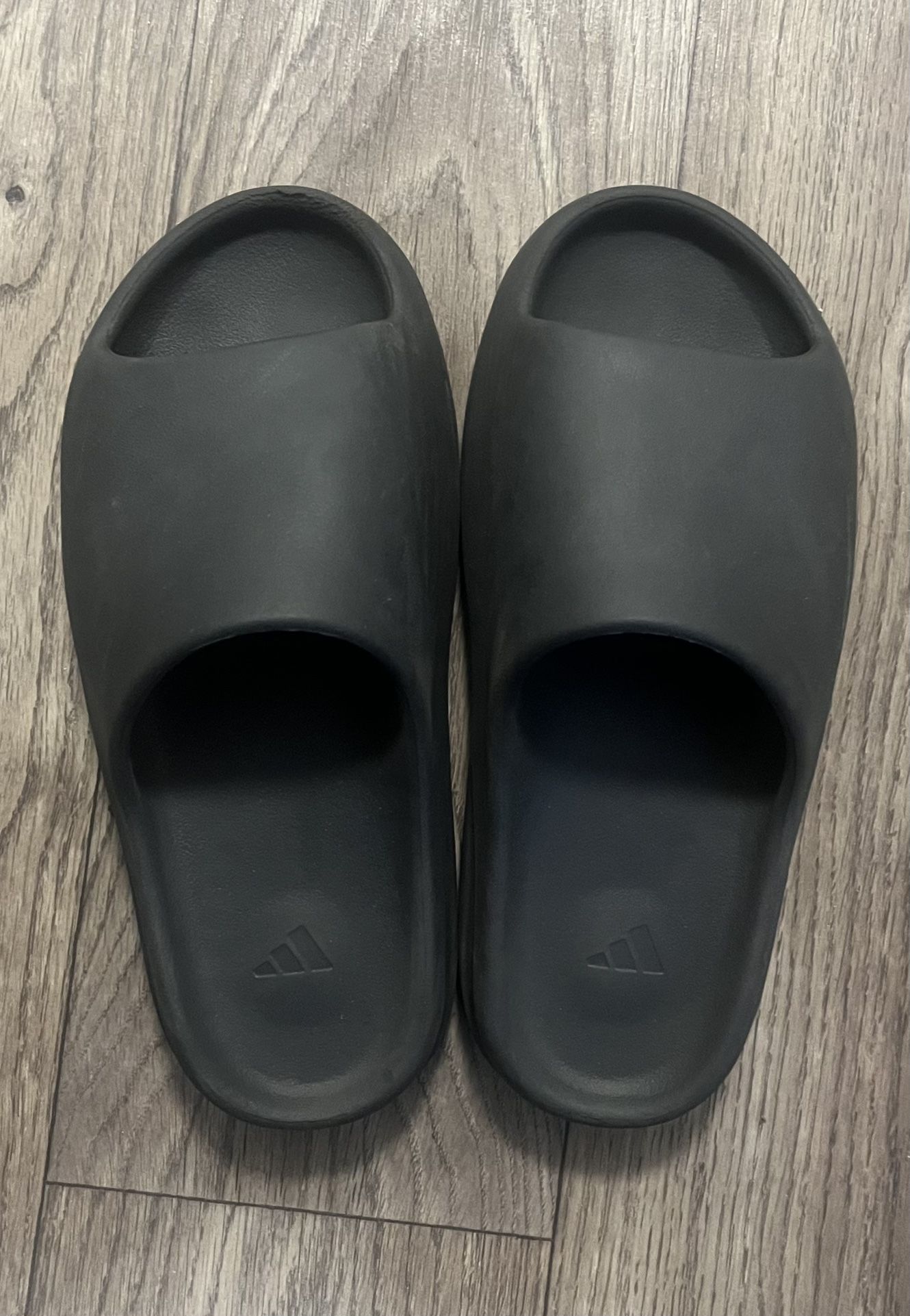 Onyx Yeezy Slides Men’s Size 10
