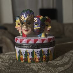 Porcelain hinged trinket boxes