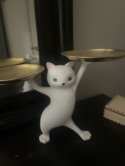 Cat figurines