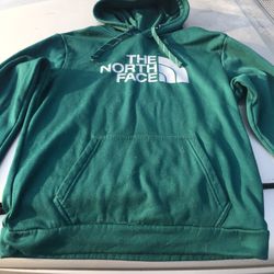Lnew The north face pullover hoodie very nice only $25 firm