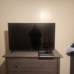 43" TV and PS4 Combo