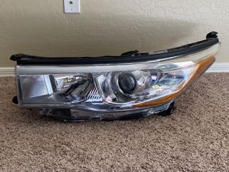 Factory OEM 2014-2016 Toyota Highlander Left Driver Side Halogen Headlight 