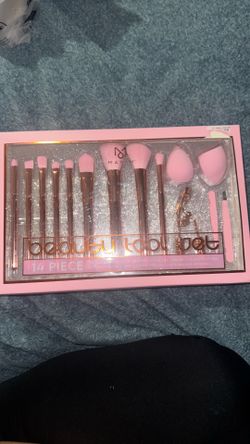 Makeup brushes