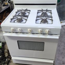 Magic Chef Gas Stove.