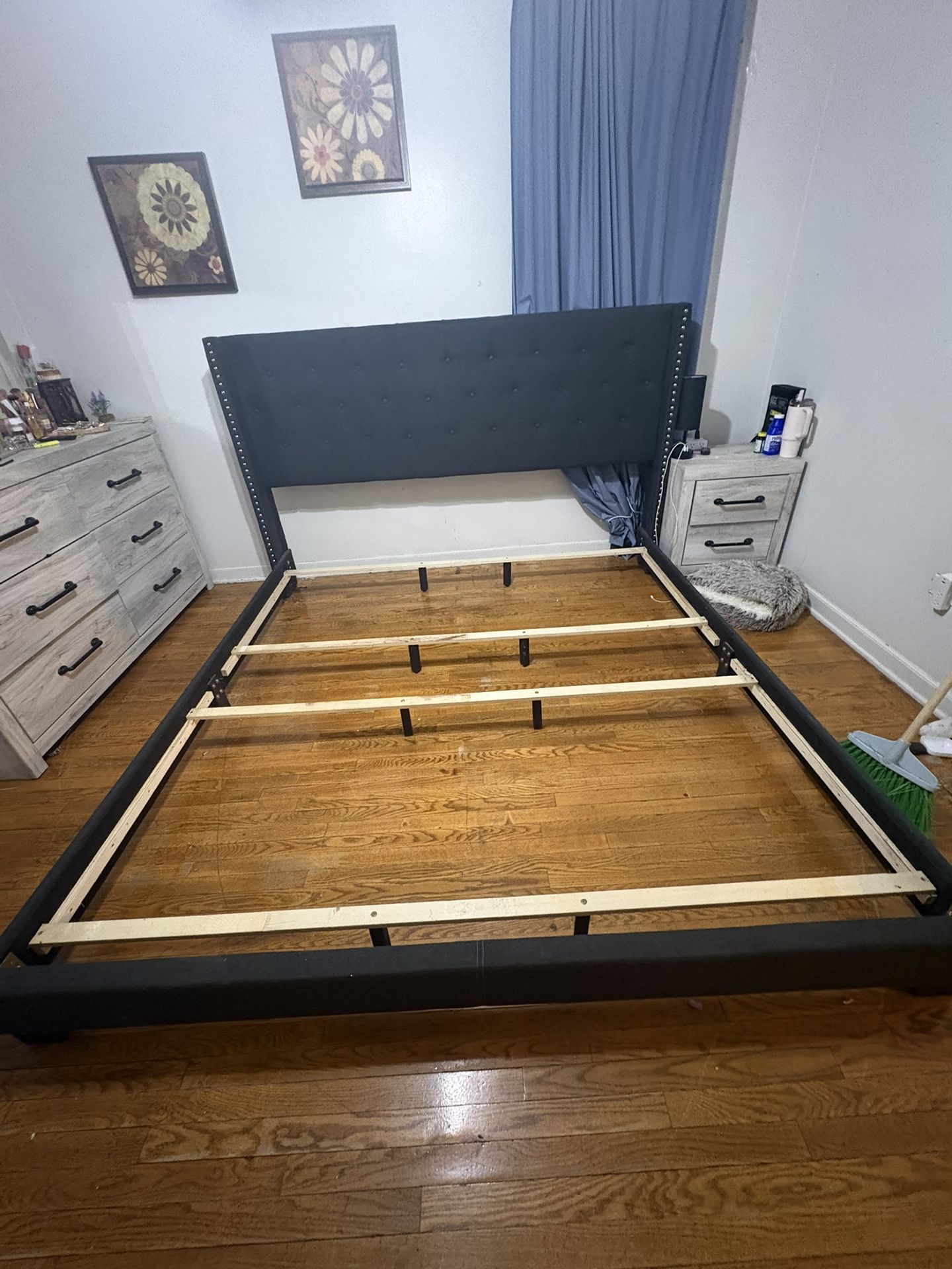 King size bed frame whit base