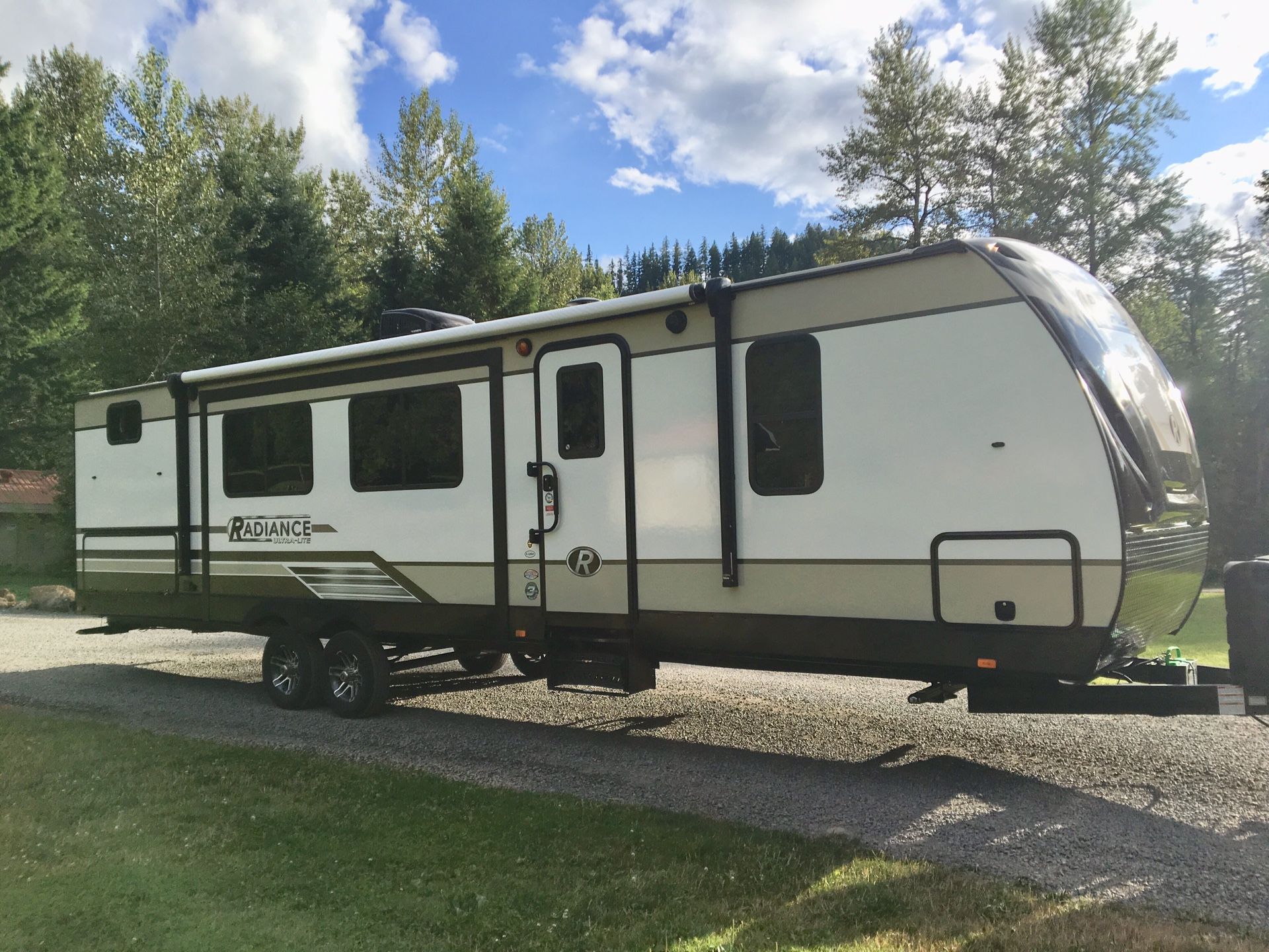 2019 radiance ultra lite 32bh travel trailer