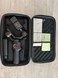 Hohem isteady m7 AI tracking smartphone gimbal